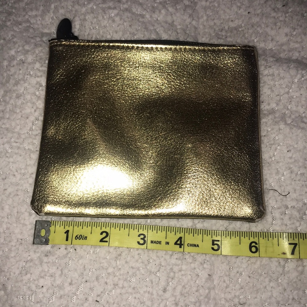 ❤️(5/$8) Metallic Makeup Bag - Picture 5 of 6
